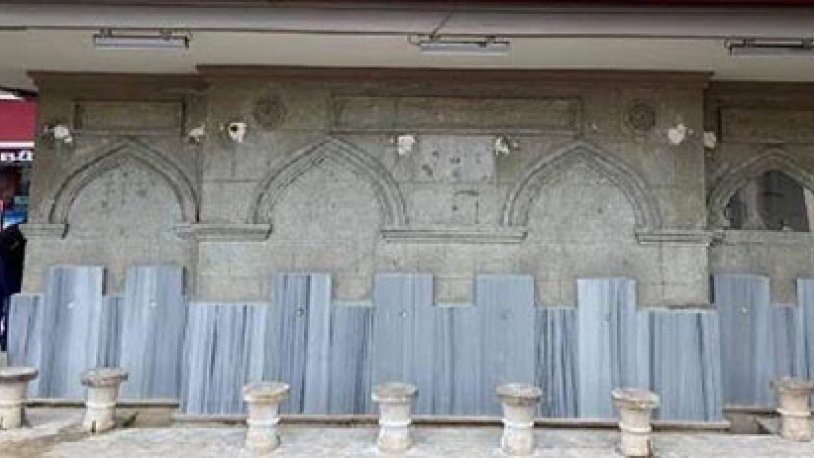 Restorasyon diye tarihi şadırvanı 'mermer' ile kapladılar