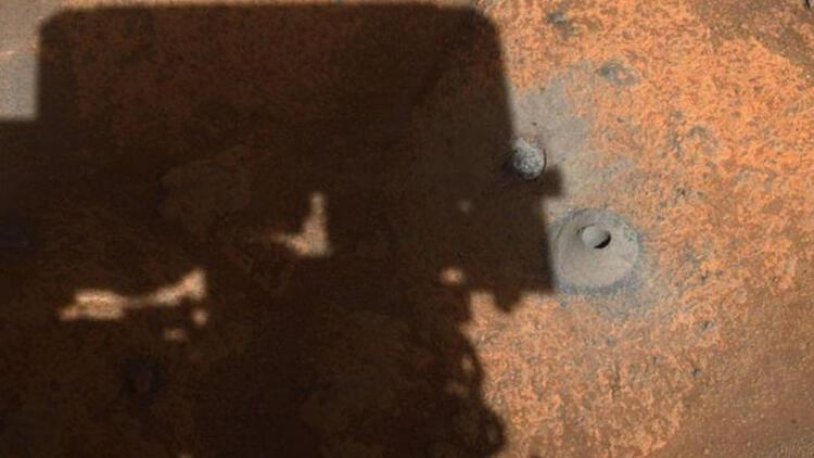 Hem kafalar karıştı hem herkes şoke oldu! Kızıl Gezegen'den toplanan ilk kaya örneği...