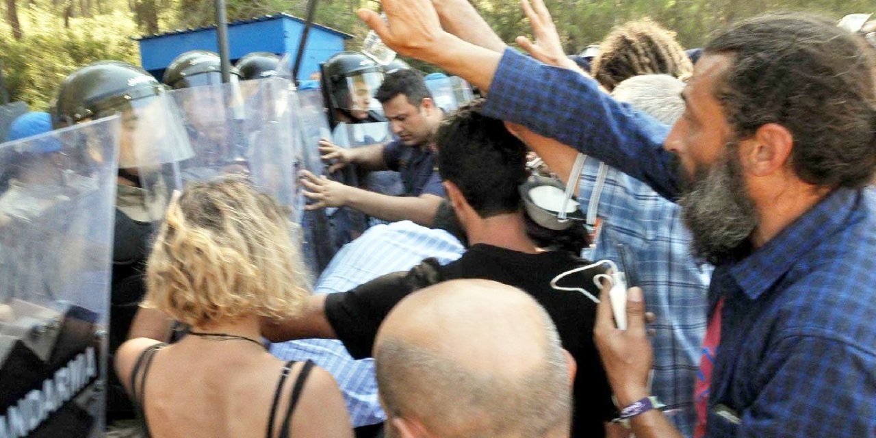 Ağaç kesimine karşı nöbettelerdi... Akbelen ormanlarında tansiyon yükseliyor! Jandarma ile çevreciler arasında arbede!