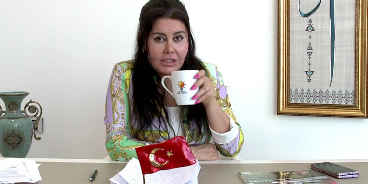 Önde Türk bayrağı, arkada dua, bardakta AKP logosu... Sedat Peker'in hedefindeki isim konuştu! Aliye Uzun'dan videolu açıklama!