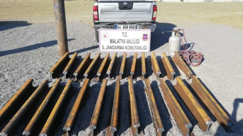 Malatya’da akılalmaz hırsızlık! Tren raylarını çaldılar
