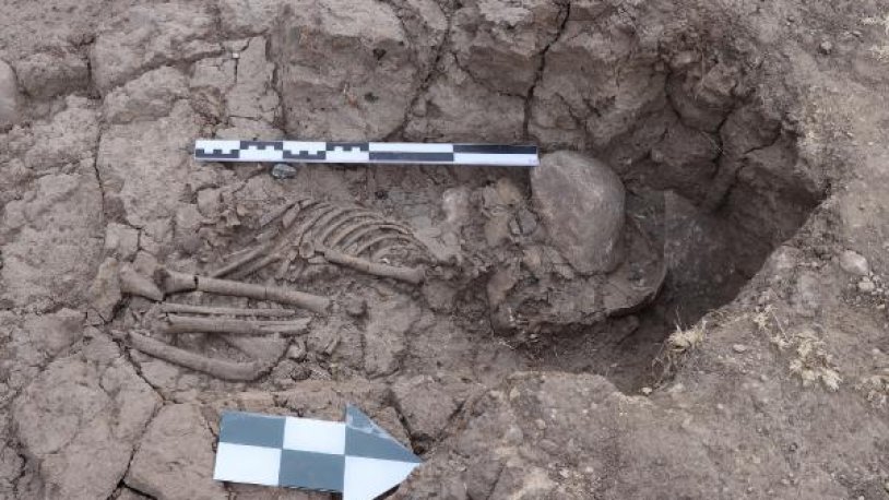 Tozkoparan Höyüğü'nde 5 bin 500 yıllık çocuk iskeleti bulundu