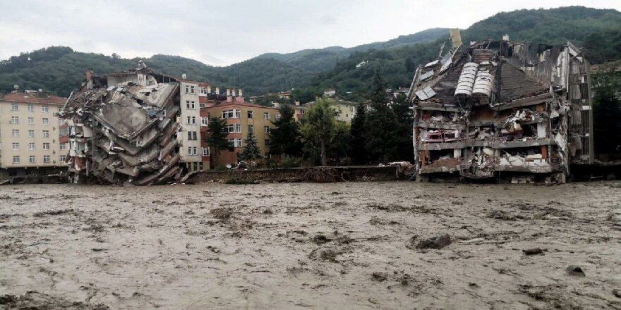 Karadeniz'deki sel felaketinin bilançosu ağırlaşıyor... AFAD son durumu açıkladı! Hayatını kaybedenlerin sayısı arttı!