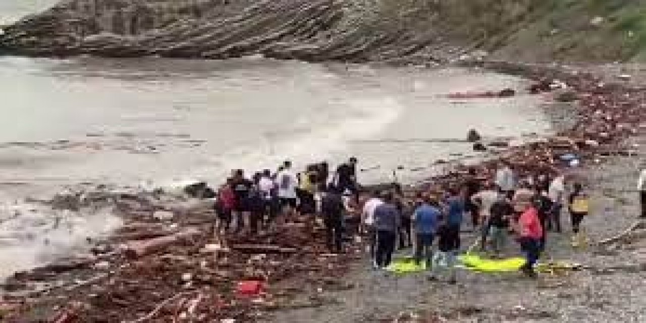 "Hep kıyıya vurmuş cesetler var şu an" Gözyaşları içinde anlattı! Kastamonu Bozkurt'tan kabus gibi görüntüler...