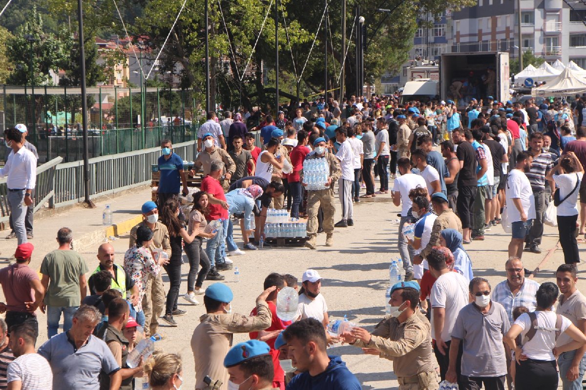 Sinop Ayancık'ta panik anları: Köprüde çökme tehlikesi