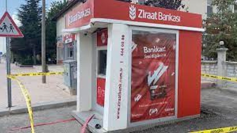 Kartını kaptırdığı ATM'ye forkliftle saldırdı