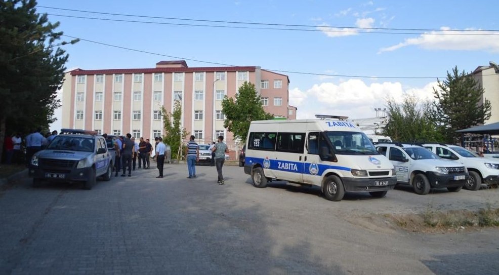 Savcı Sayan ile enerji şirketi arasında kriz! Bölgeye elektrik dağıtan şirketin depolarını mühürletti