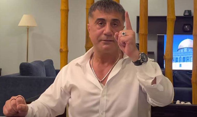 Sedat Peker saat verdi ve çok konuşulacak paylaşımlara imza attı! Kendisine yönelik operasyonda tutuklanan kişinin cezaevinde hayatını kaybettiğini açıkladı