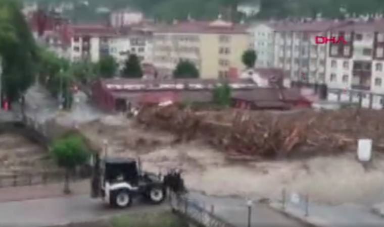 Felaketin yeni görüntüleri ortaya çıktı! Kastamonu'da suların geliş anı böyle görüntülendi