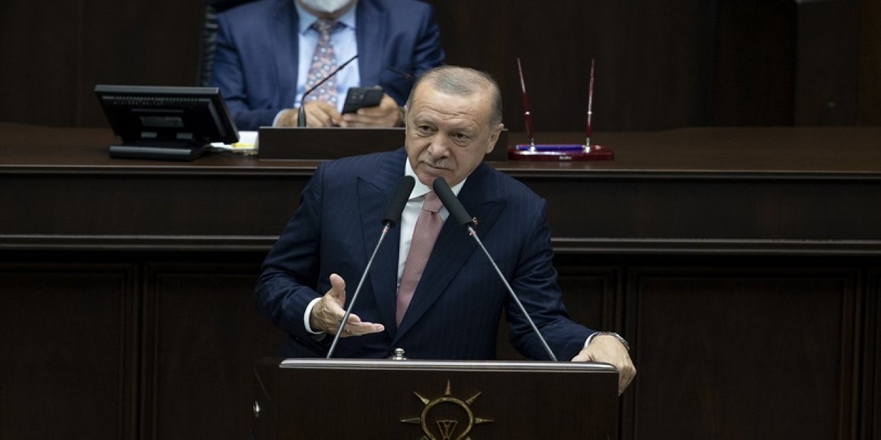 "Kim bilir karşımıza daha neler çıkacak?" Deniz Zeyrek'ten dikkat çeken yazı: "Değişen rotasıyla inenleriyle AK Parti treni"