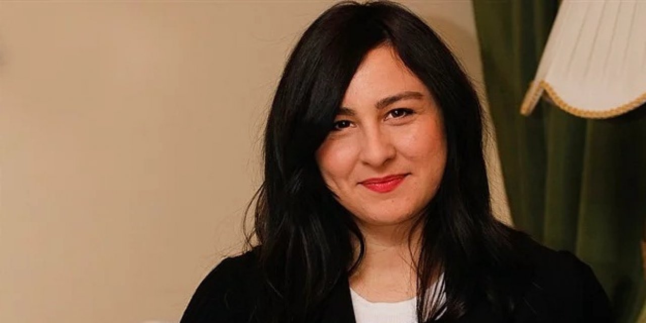 Yangınlardan sonra şimdi de sel felaketi için kolları sıvadı... Oyuncu Yasemin Sakallıoğlu sahne gelirini AFAD VE AHBAP'a bağışladı!