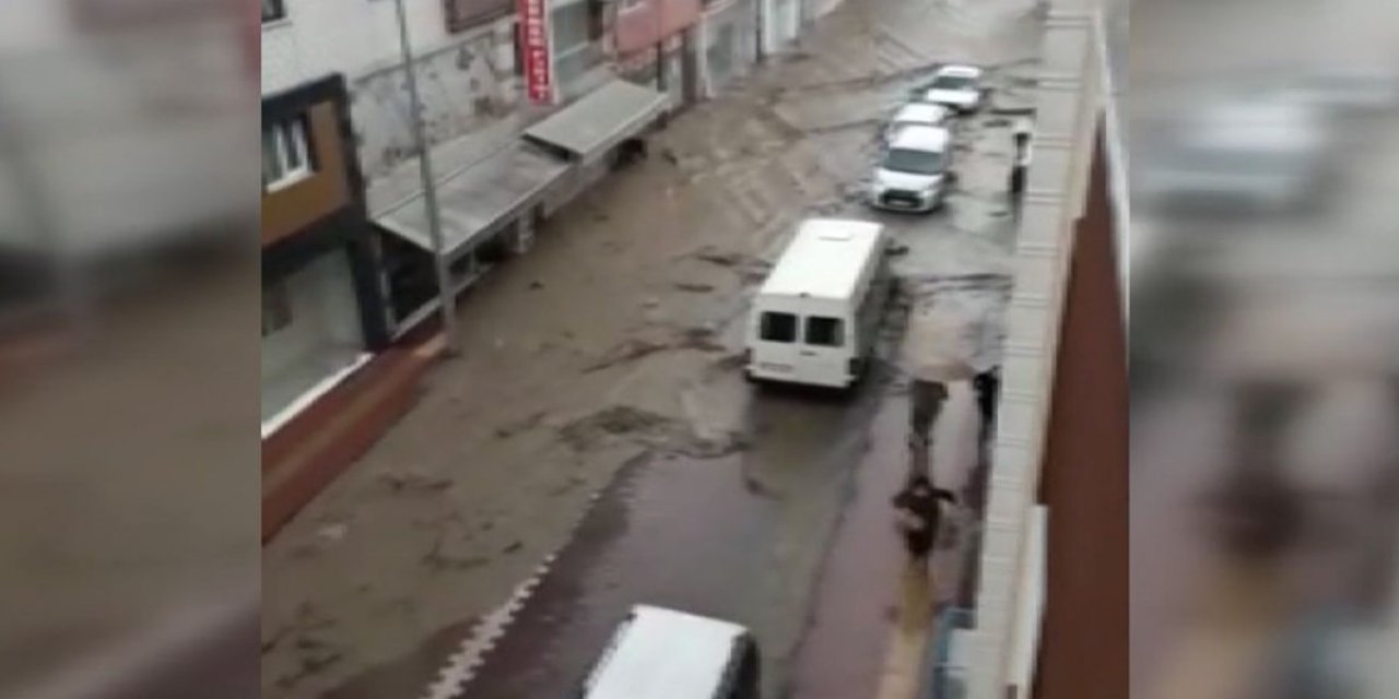 İnsanlar sele sokakta yürürken yakalandı! Felaketin yeni görüntüleri ortaya çıktı!
