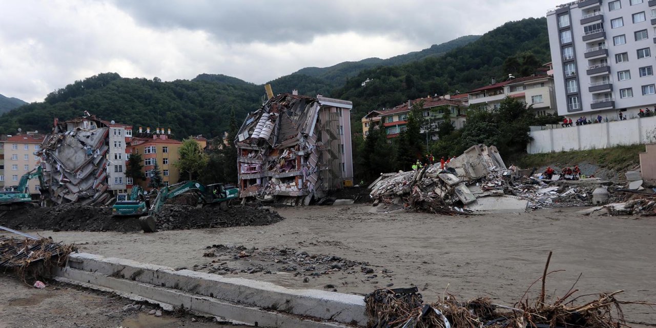 "Bozkurt ve Abana'da yayılım alanlarında taşkın suyunun hızı ve derinliğinin sorun olacağı tespit edilmiştir"  Bakanlık felaketi önceden tahmin etmiş ama... Tespit var; önlem yok!