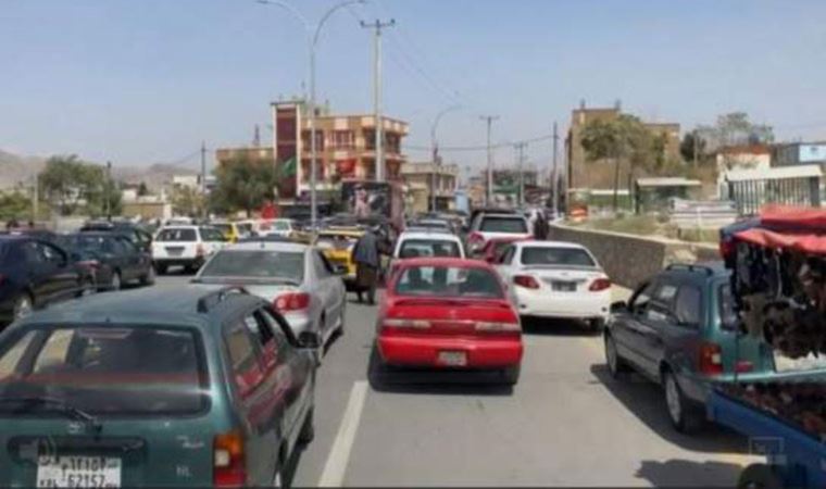 Taliban Kabil'e girdi! Başkentte Taliban'dan kaçış trafiği kameralara böyle yansıdı