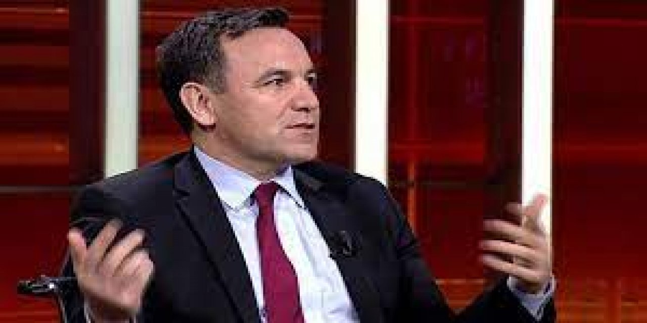 "Türkiye'de görevini “layıkıyla” yapan iki bürokrat var" dedi ama...  Deniz Zeyrek'ten dikkat çeken "yangın eleştirisi!  "İşte dananın kuyruğu tam da burada koptu"