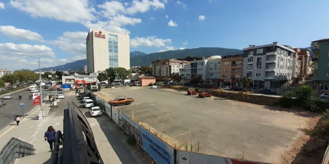 "Yandaşa tahsis etmek istiyor" AKP’li belediye kültür merkezini yıkıp otopark yaptı!