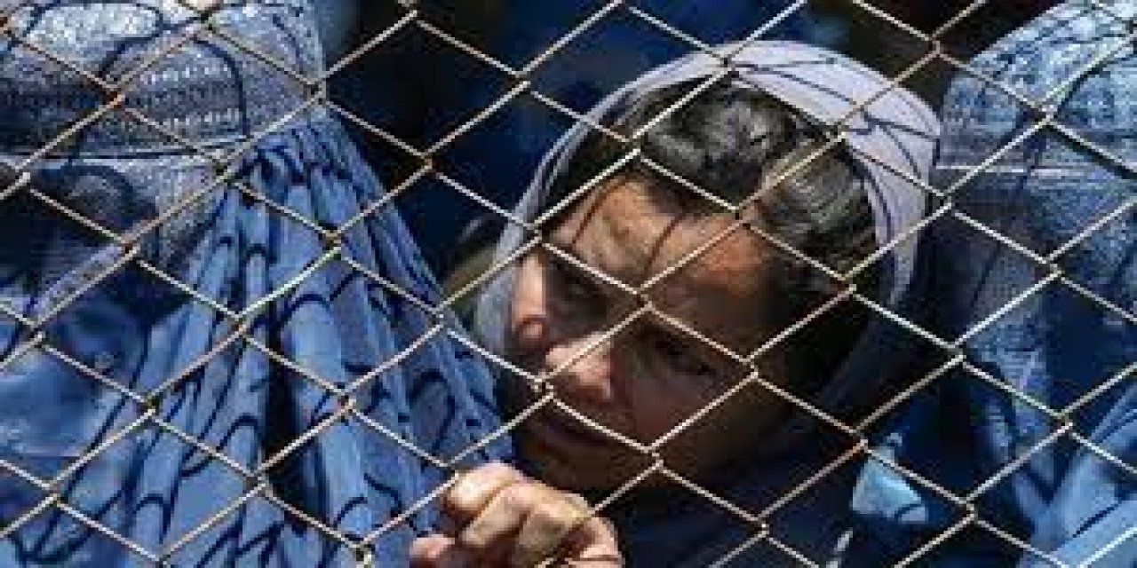 "Taliban, burka giymeyen kadınları ölümle tehdit ediyor" Afganistan’da kadınlar endişeli! "Artık gülemeyeceğiz!"