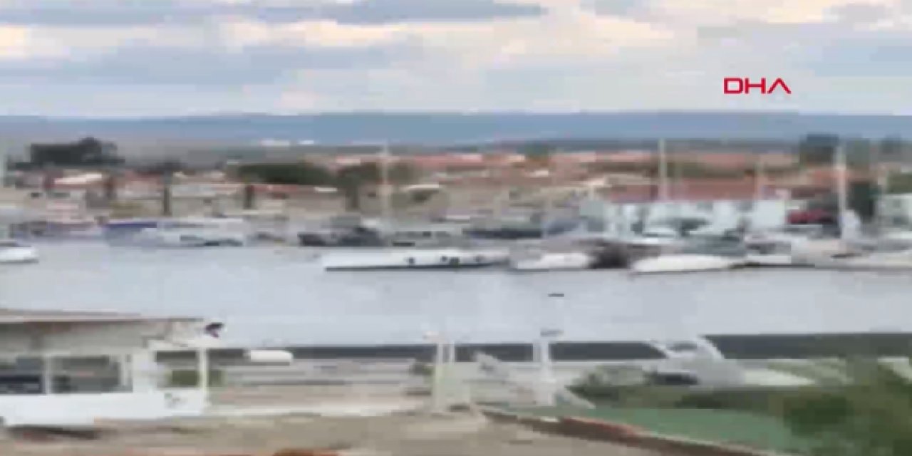 Deprem sırasında gelgit oluştu! Teknelerin sürüklenme anı kamerada...