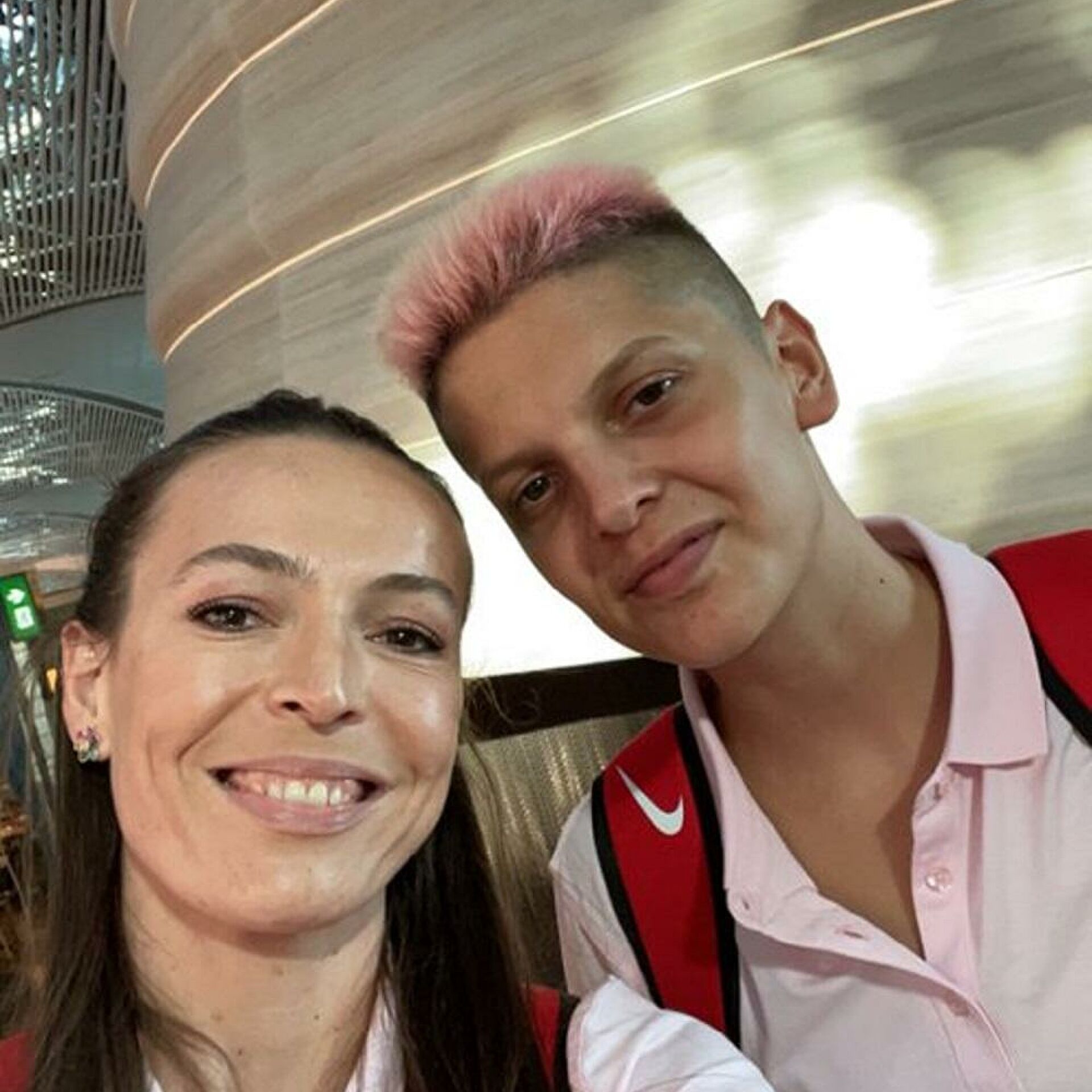 Ebrar Karakurt'a bir destek de Eda Erdem'den! "Birimiz hepimiz, hepimiz birimiz"