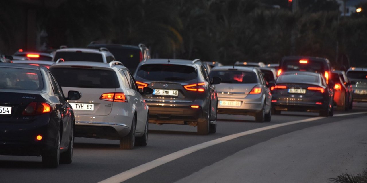 İzmir-Çeşme Otoyolu’nda "deprem" yoğunluğu!
