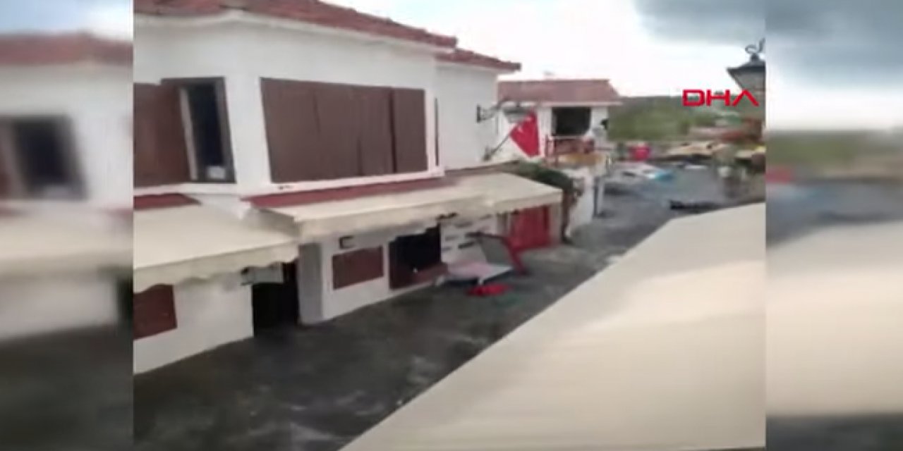 Depremin ardından deniz yükseldi, sokakları su bastı!