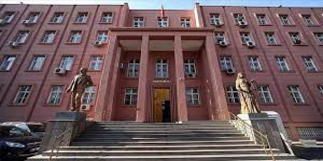 Kocasının akrabalarına bayram ziyaretine gitmediği için boşanma davasında kusurlu sayılmıştı! Yargıtay’dan emsal karar!