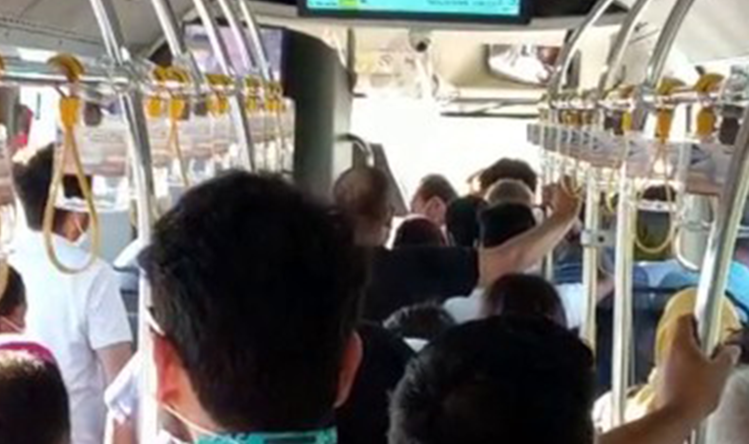 İETT otobüsünde sinirler gerildi! Gergin anlar kamerada