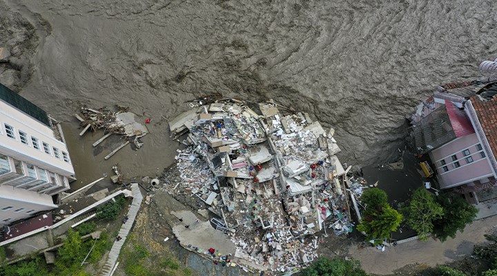 CHP’den çarpıcı ifadelerle dolu sel raporu! Dere yatağında yapılaşmayı devlet önermiş!