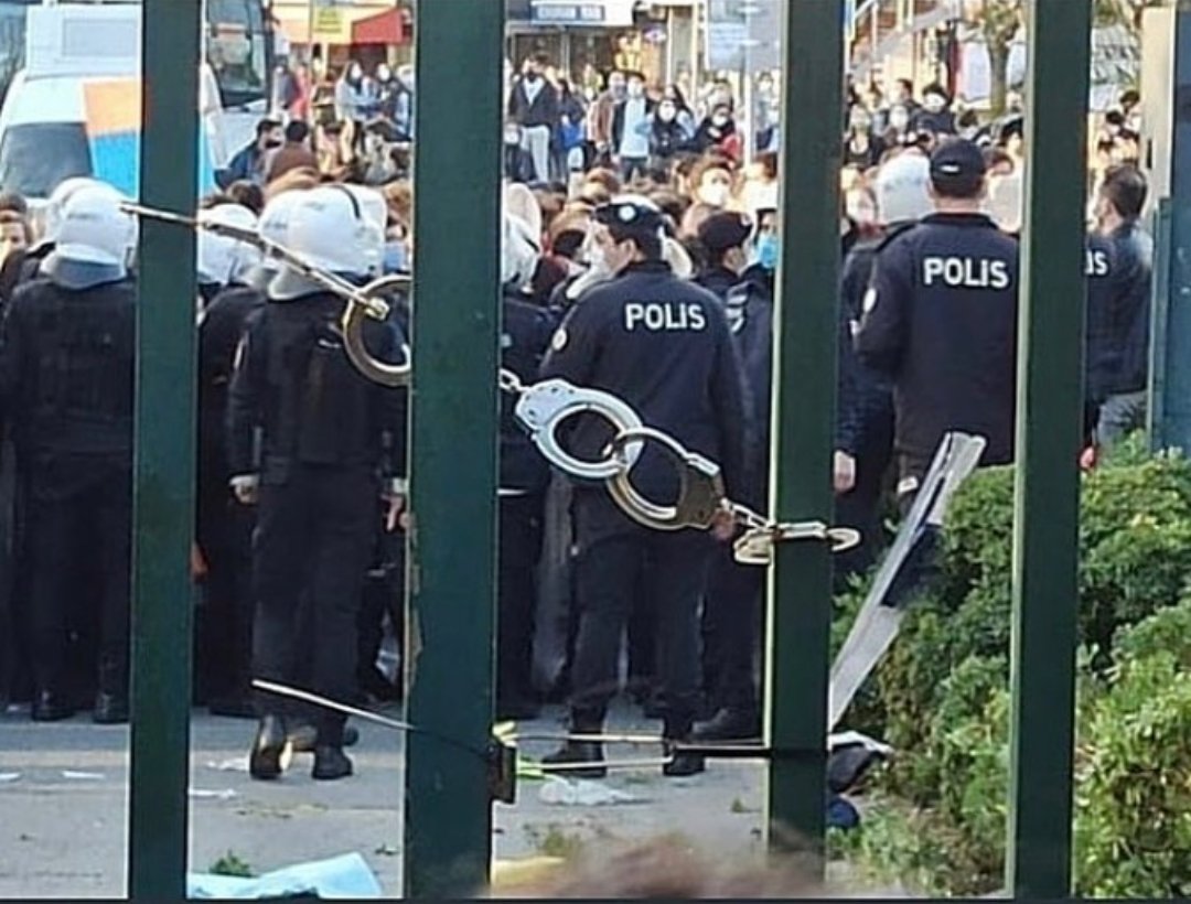Adalet Bakanlığı'ndan şaşkına çeviren savunma! "Eşcinsellik yasak ve haram, tutuklamalar uygun"