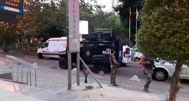 Annesini rehin aldı; polislere sıcak su döktü! Esenyurt'ta hareketli saatler