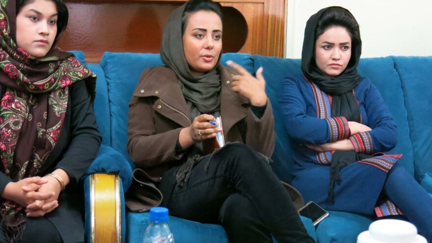 Afganistan'da kadınlara yönelik kısıtlamalar artmaya devam ediyor! Bir günde hepsi işten kovuldu: "Gelecek artık çok karanlık, özellikle de ülkemdeki kadınlar için"