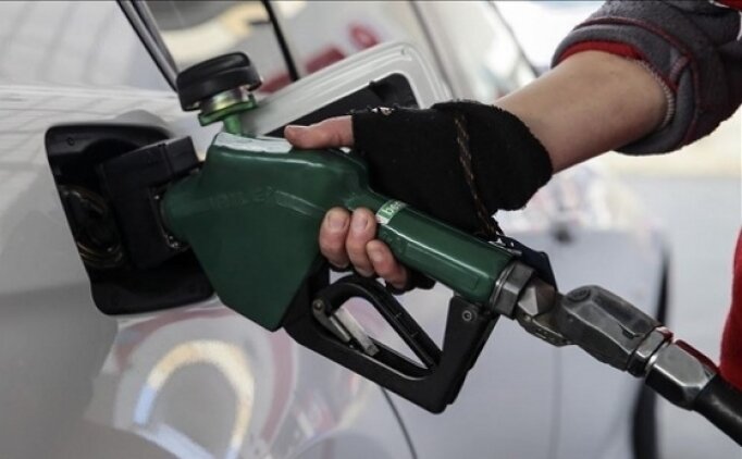 Benzine indirim yapıldı; pompaya yansımayacak