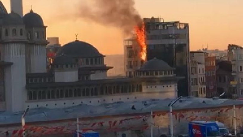Taksim'de feci yangın!