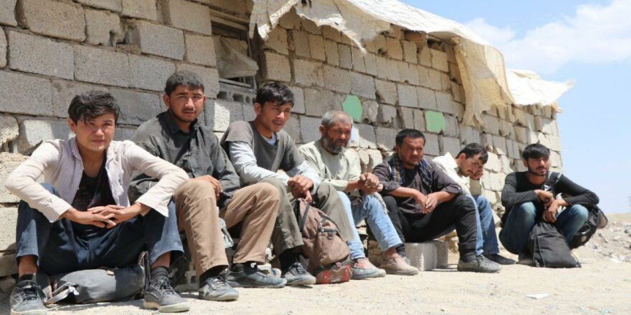"Canımızı kurtarmak için geldik" Yasa dışı yollardan Türkiye'ye giren Afganlar konuştu! "Bir aydır yoldayız, İranlılar paralarımızı çaldı, Ankara’ya gitmek istiyoruz"