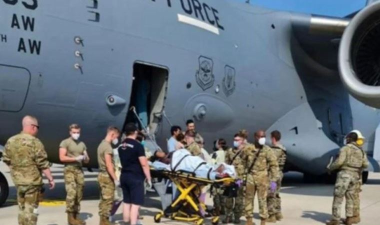 Afganistan'dan tahliye edilirken ABD uçağında doğum yaptı