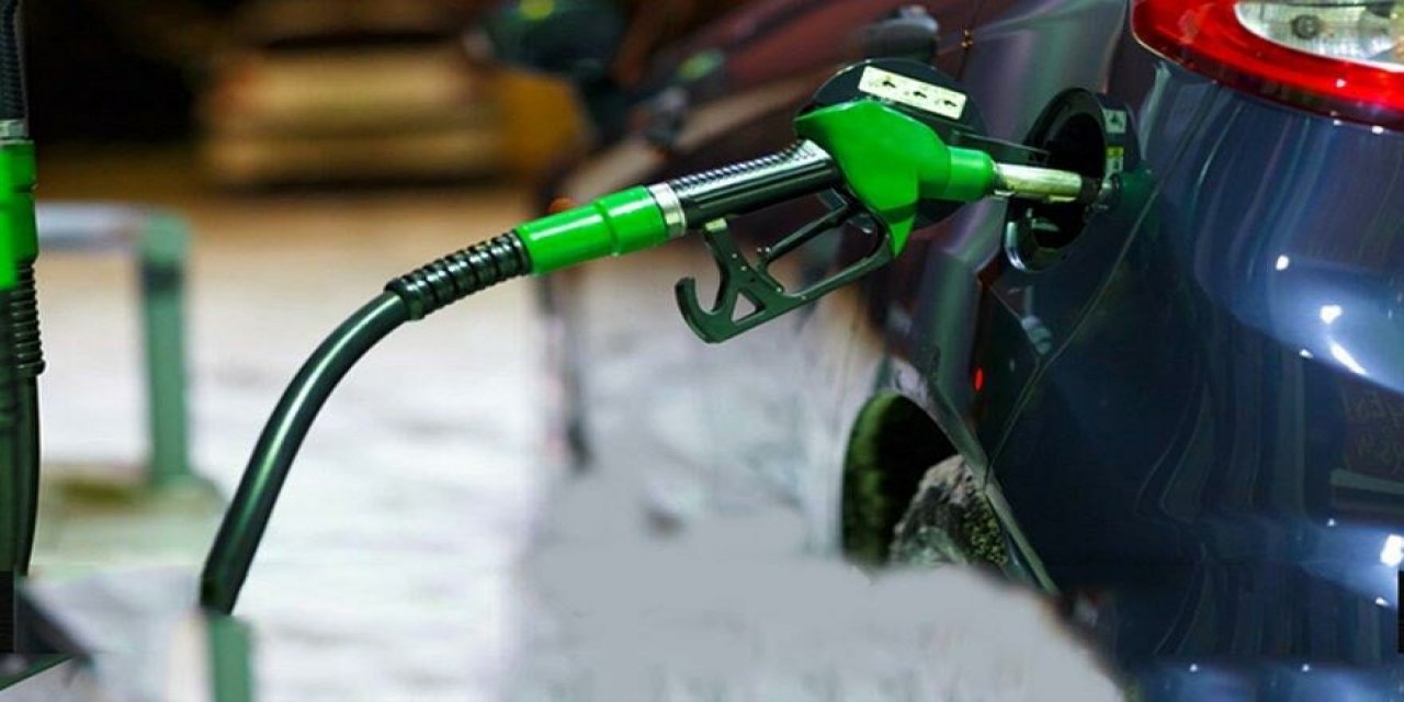 "Ucuz motorin" afişleriyle vatandaşı böyle kandırıyorlar... Tabelada başka pompada başka fiyat!