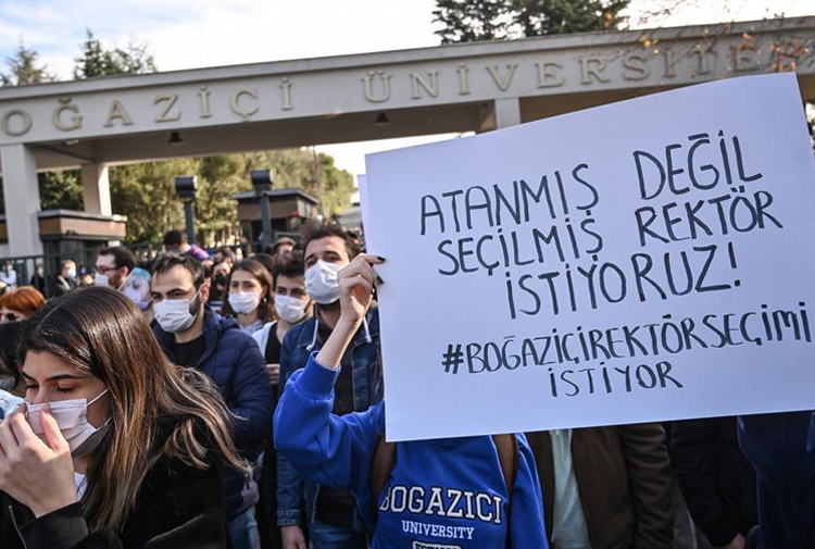 Boğaziçi, atanmış rektör Naci İnci'ye karşı ayakta! 8 öğrenci gözaltına alındı