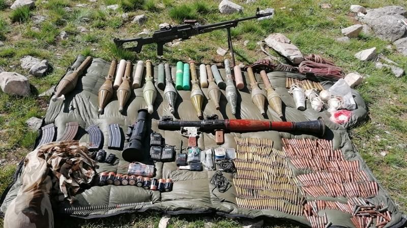 Van'da, PKK'ya ait taarruz tipi el bombaları ve mühimmat ele geçirildi