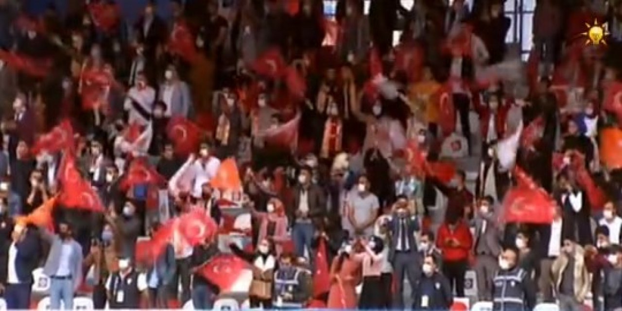 Stadyumdaki AKP kongresinde tepki çeken görüntü! Pandemi nedeniyle her şeye yasak geliyor ama...