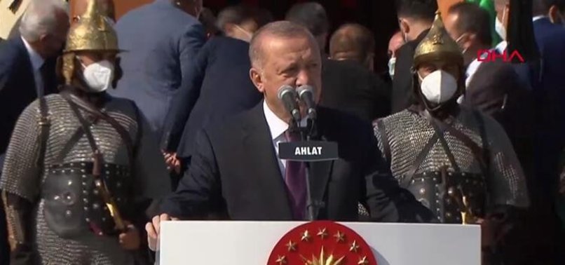 Erdoğan, Malazgirt Zaferi'nin 950'nci yıldönümü kutlamalarında: "Ne terör örgütlerinin ne ekonomik tetikçilerin saldırıları bize engel olamadı"