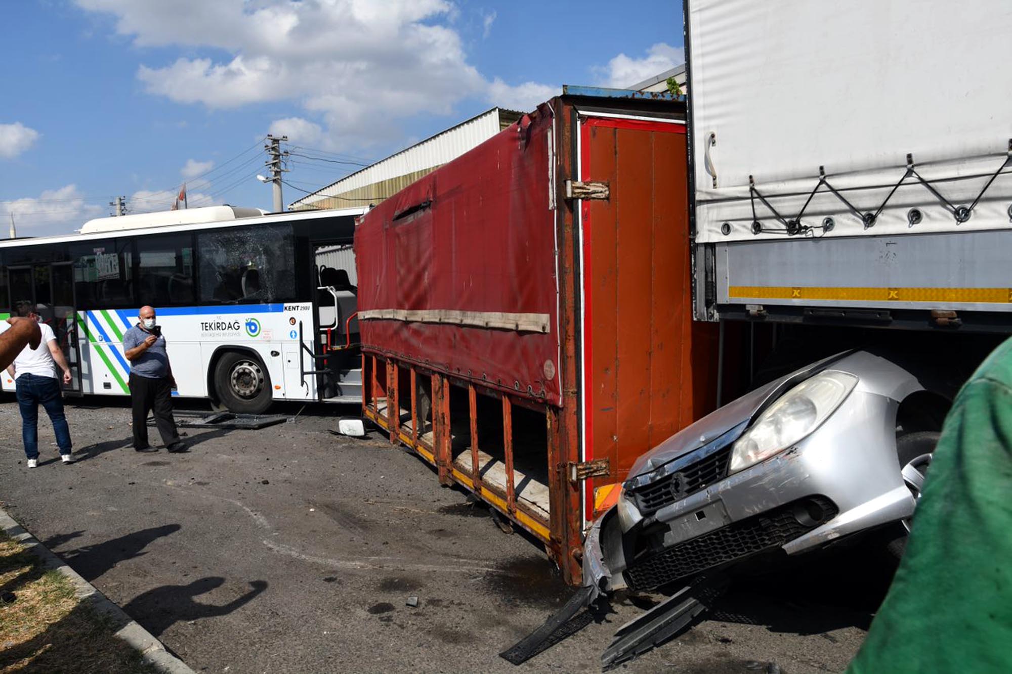 Bakım sonrası teste çıkarılan otobüs freni boşalınca 7 araca çarptı