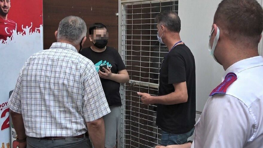 Karantinada olması gerekiyordu; AVM girişinde yakalandı