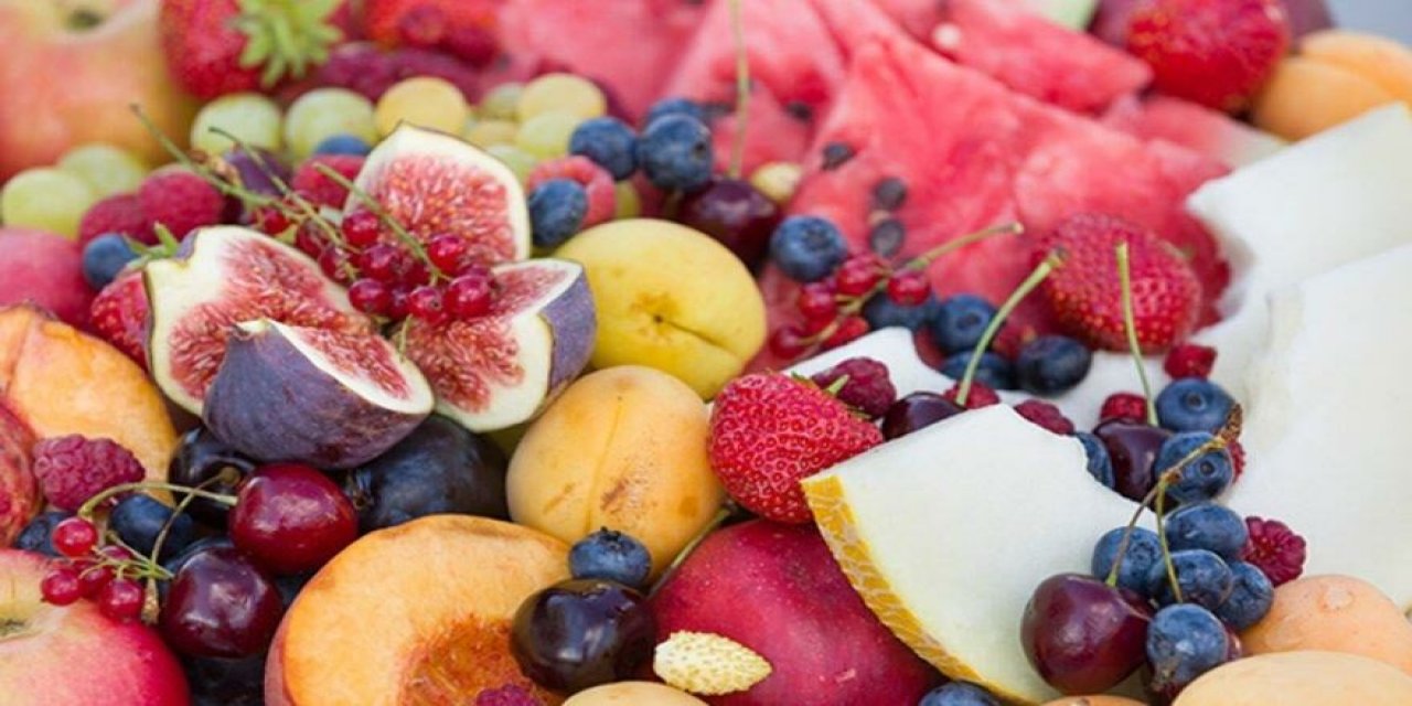 Fiyatlar el yakıyor... Vatandaş yaz meyvesi yiyemeden yaz bitti!