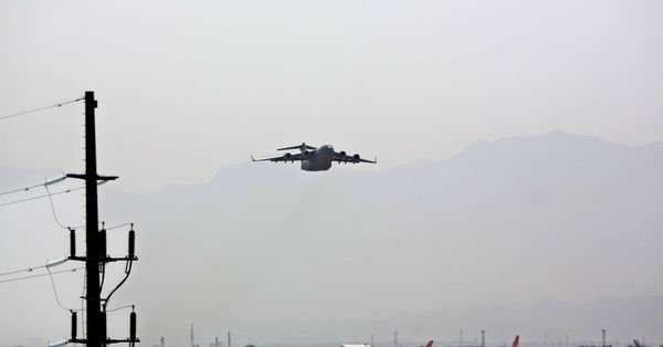 İtalya’ya ait uçağa ateş açıldı