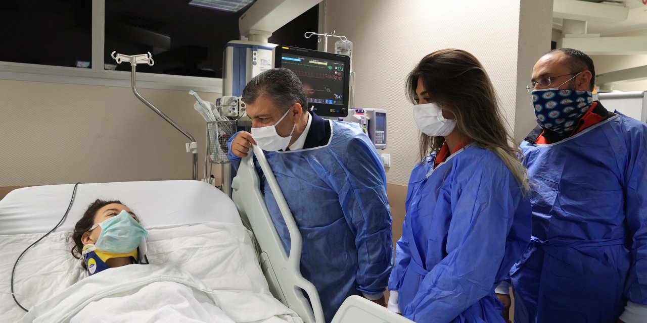 Bakan Koca, İnci Okan’ı ziyaret etti 