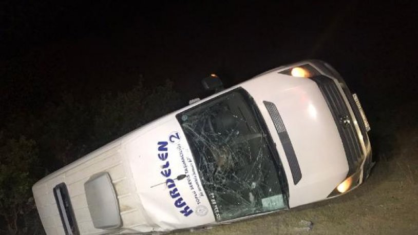 Polisleri taşıyan minibüs kaza yaptı!