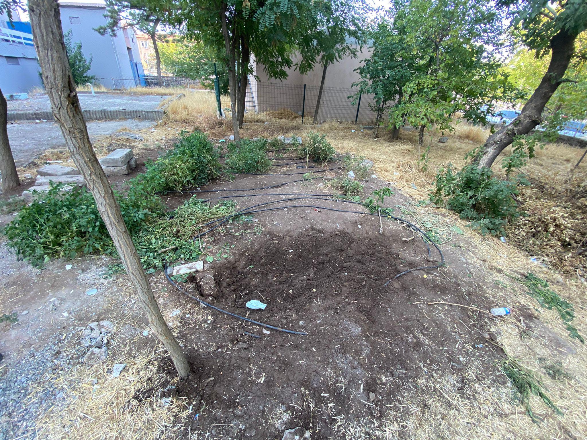 Akıma kapıldı, tedaviyi reddeden yakınları hastane bahçesinde toprağa gömmek istedi