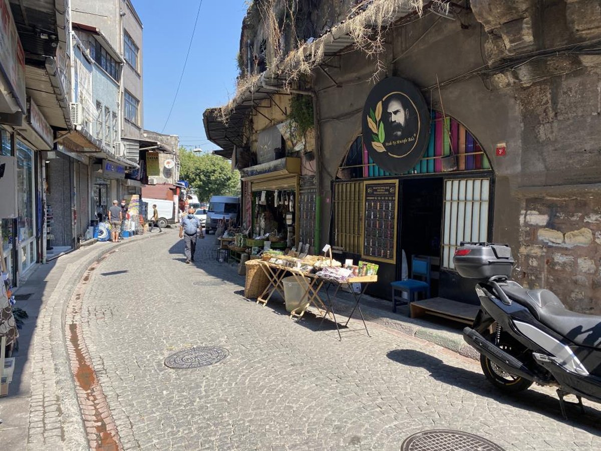 İstanbul'un en az nüfuslu mahallesi... Bu mahallenin nüfusu gündüz 200 bin, gece 12 kişi