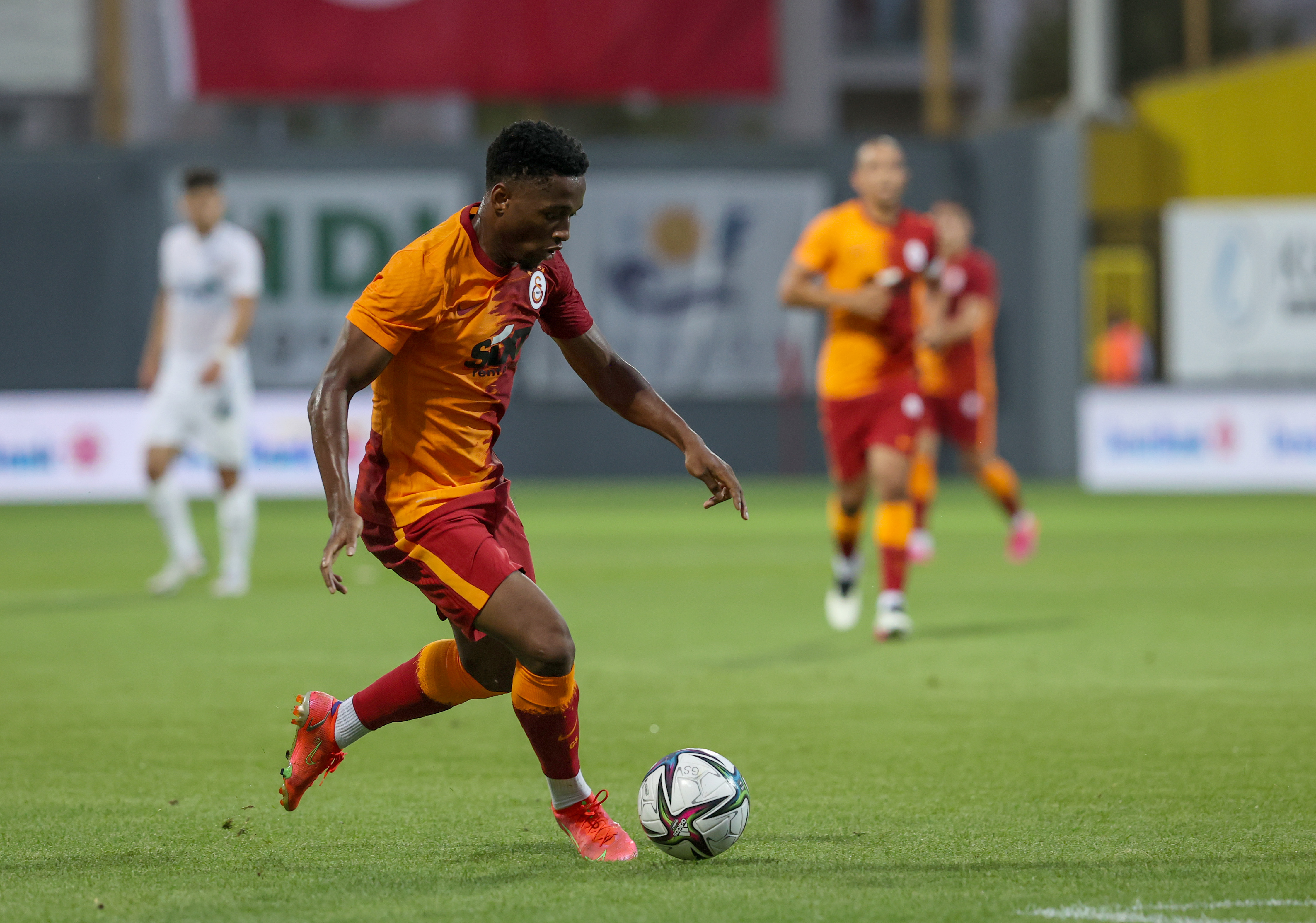 Galatasaray'da flaş ayrılık