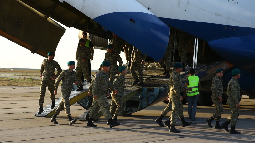 Kabil havalimanında görev yapan Azerbaycan askerleri Bakü'ye döndü